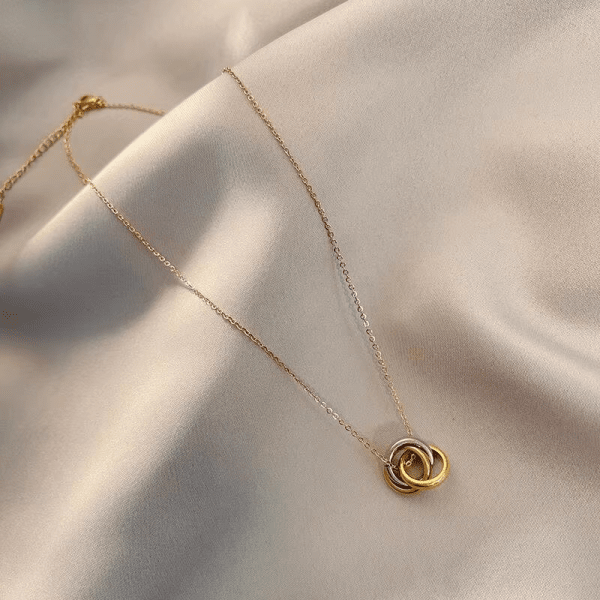 Golden Dual Ring Pendant Necklace- 18k Forgyldt