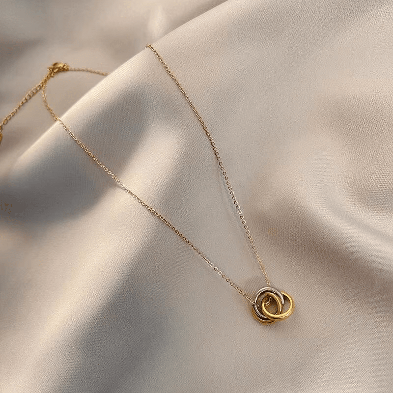 Golden Dual Ring Pendant Necklace- 18k Forgyldt